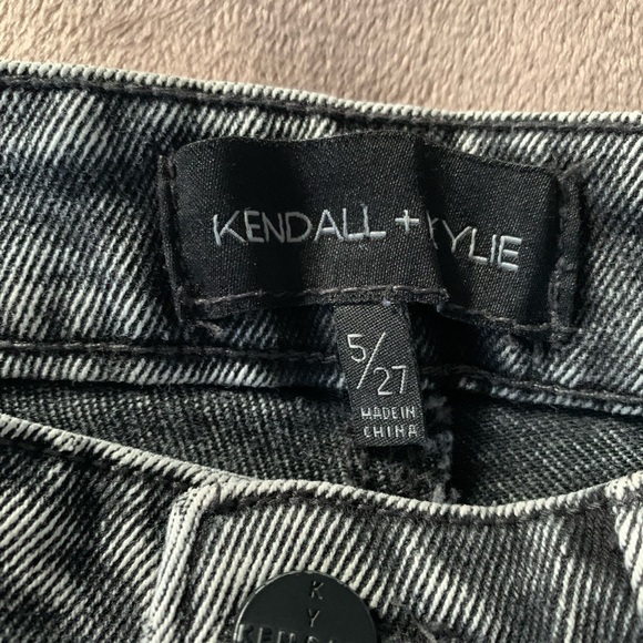 EUC Kendall & Kylie The Icon High Rise Straight Jeans Size 5/27 - Picture 6 of 7
